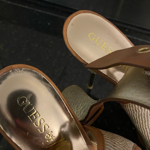 Size 8 - Picture 3 of 4